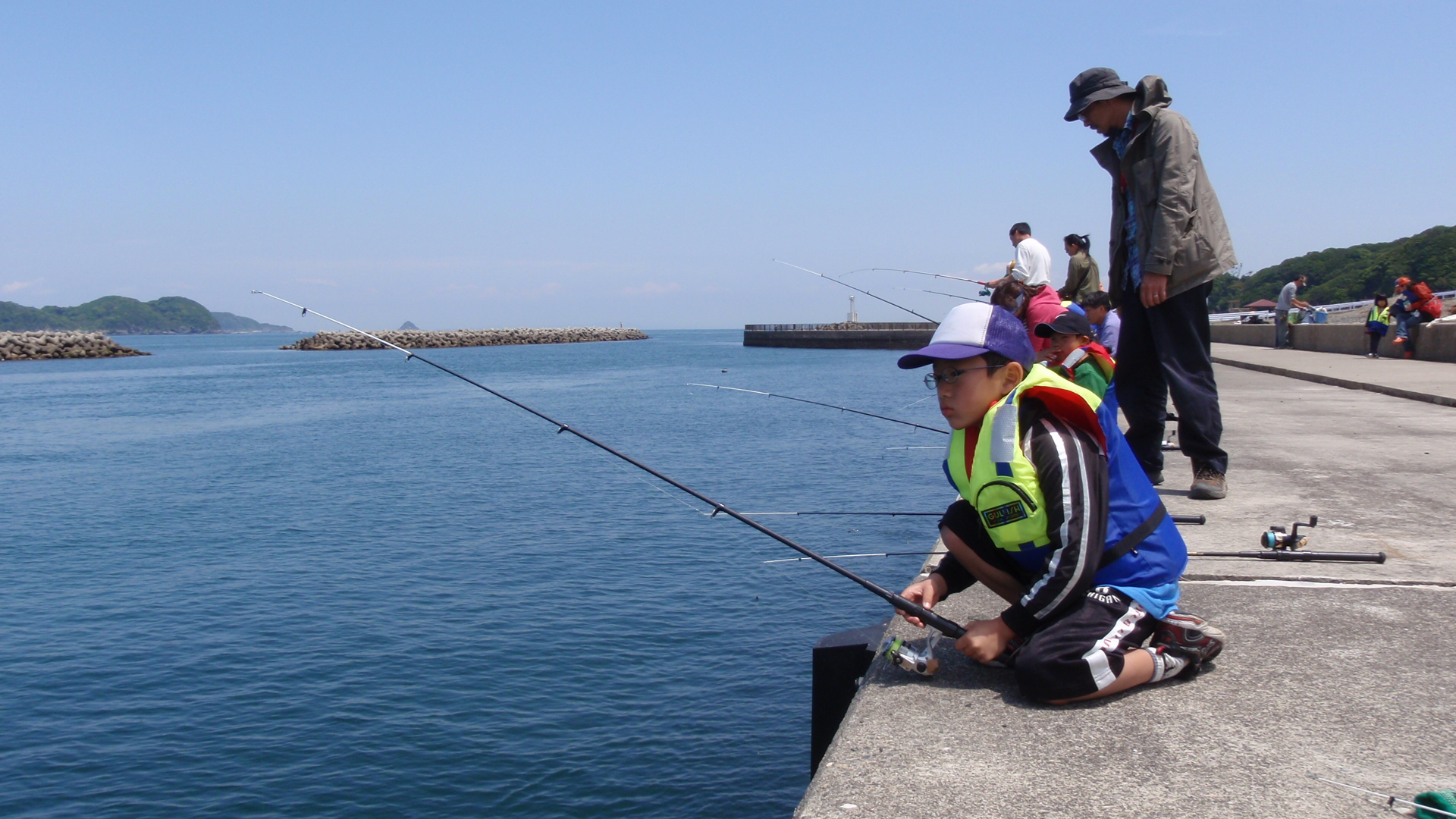 釣り体験 または 島内散策