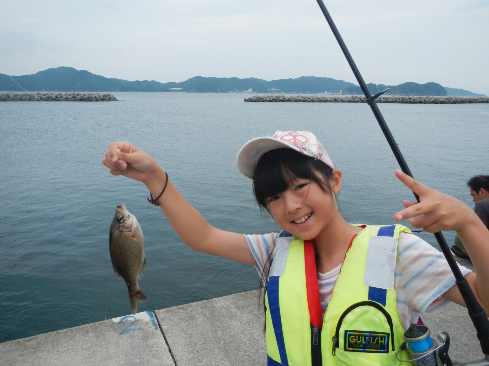 釣り体験 または 島内散策