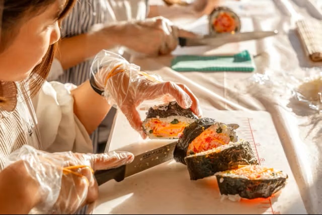 桑名海苔で飾り巻き寿司作り&種付け設備見学・ミニ講座
